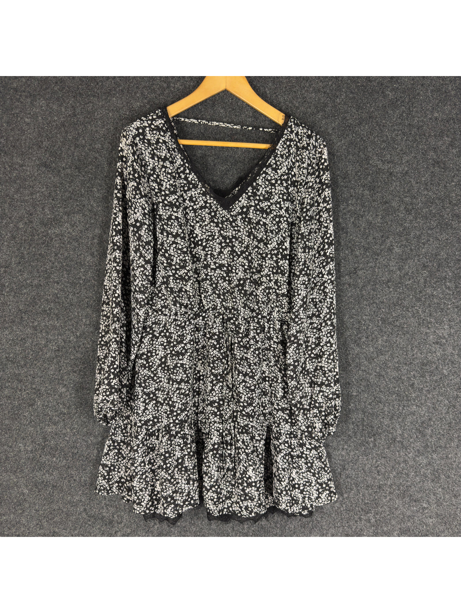 Maurices Mini Dress Women M Medium Black Floral Short V-Neck Long Sleeve Lined